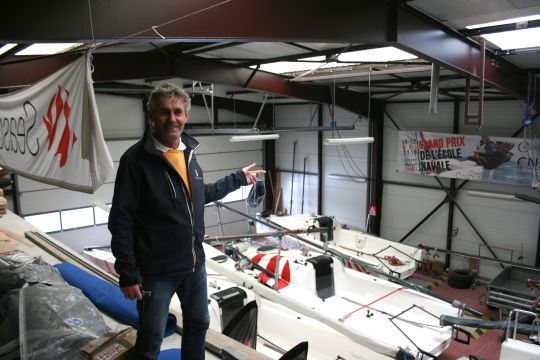 François Coutant et la flotte de voiliers transportables Seascape dans son hangar