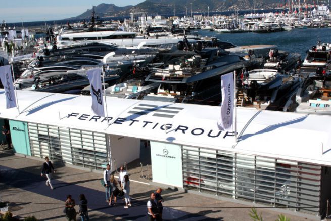 Ferretti beim Yachtfest von Cannes