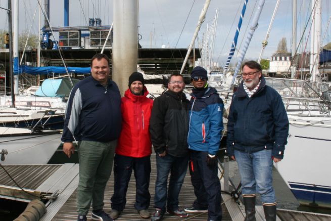 Eric Bretagne (rechts), mit einer Gruppe von zuknftigen Bootsfhrerscheintrainern