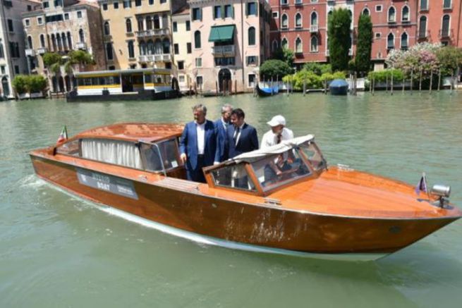 Hybrid-Taxi-Boot in Venedig