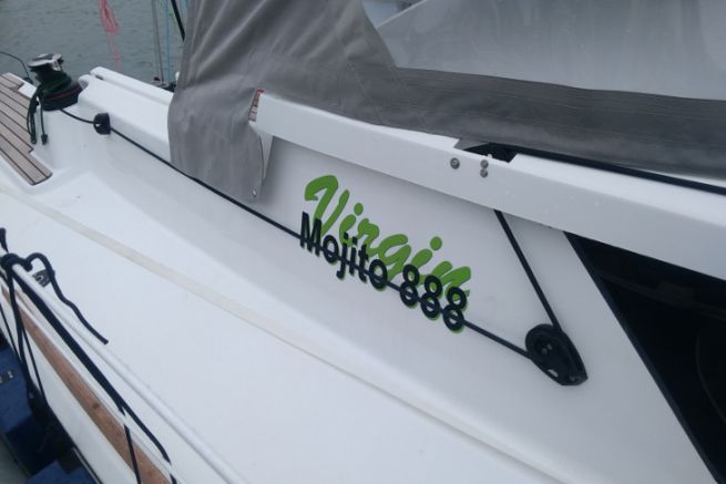 Das Segelboot Virgin Mojito von IDB Marine wird aus Leinen, Kork und PET-Schaum hergestellt