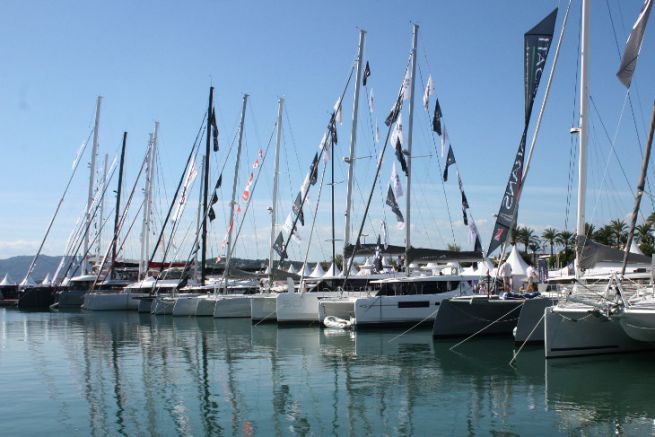 Mehrrumpfboote in Port Canto beim Segelsportfestival von Cannes 2019