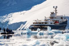 Die Legend Yacht steht unter der Leitung von Northrop & Johnson..