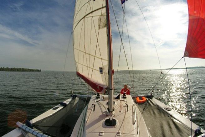 Ansicht des Trimarans Astus 24 von den Astus-Booten