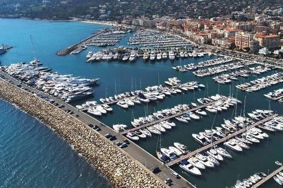 Der Hafen Camille-Rayon in Vallauris-Golfe-Juan, in der Nhe von Cannes (Alpes-Maritimes) - Foto von Port Camille-Rayon