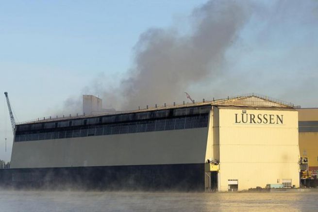 Brand im Trockendock der Lrssen-Werft